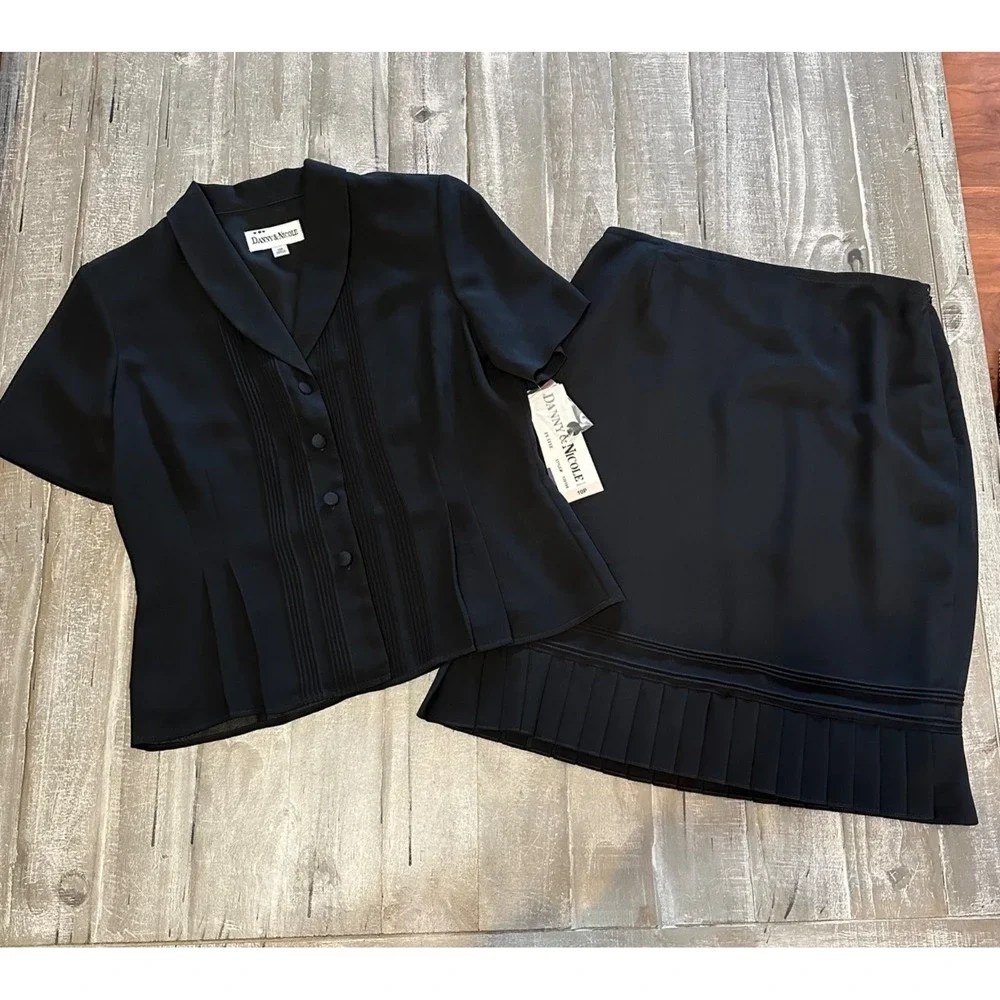 Danny & Nicole‎ 2 Piece Skirt Suit 10P Pleated Career Business Office Dressy NWT